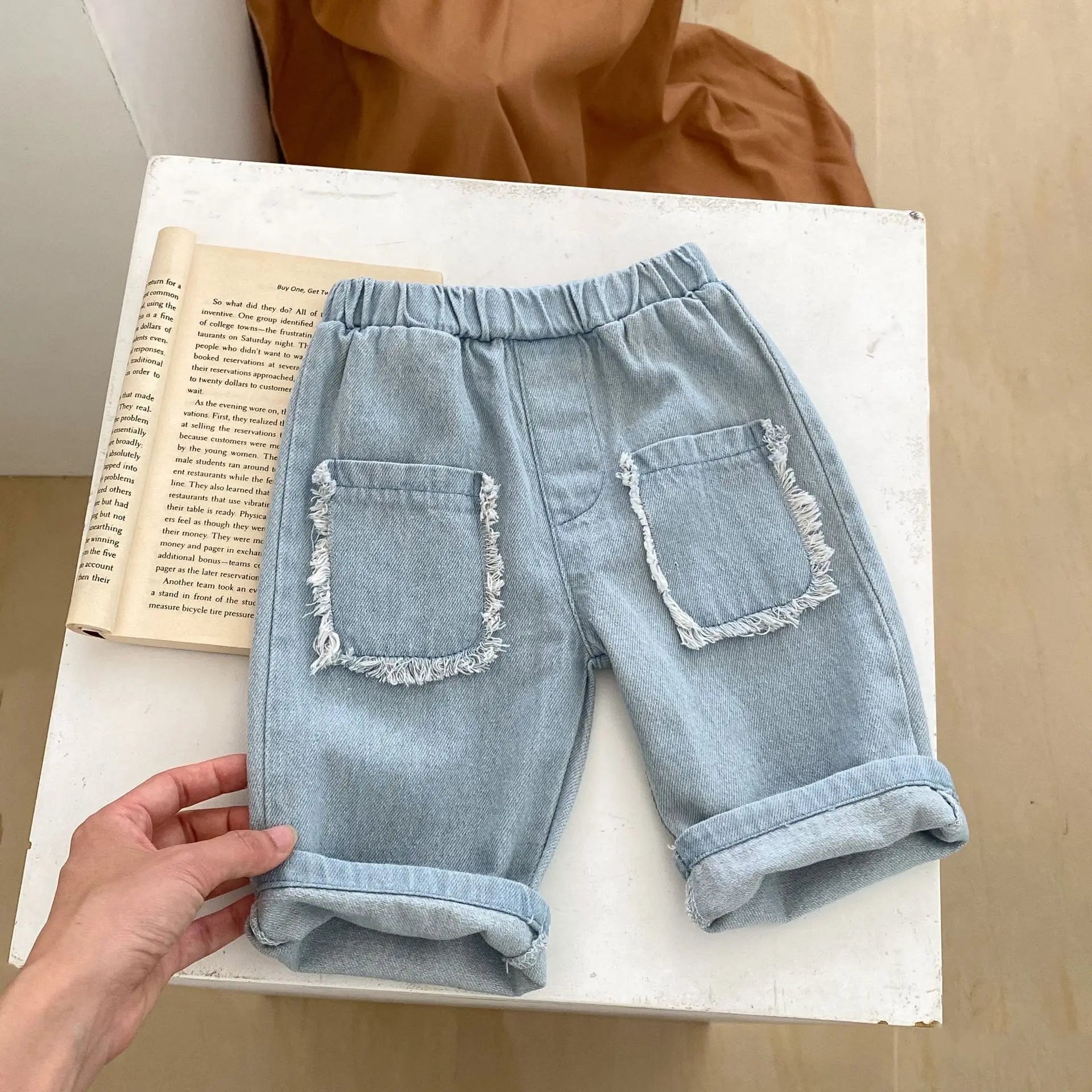 Baby jeans 2025 autumn new style of pocket cotton denim cropped pants for infants and toddlers aged 0-3 years old